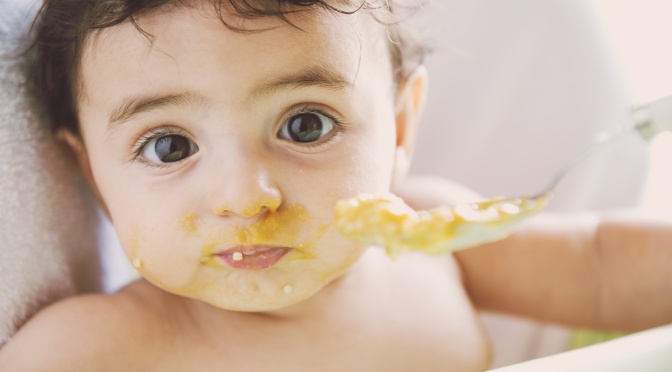 Rozszerzanie diety niemowląt, czyli „czarna magia” na talerzu!